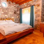 Hotel Tetka *